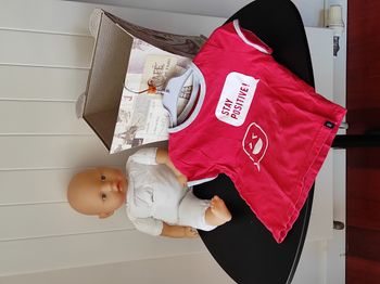 T-shirt garçon 3 ans – motif texte et personnage – gris, rouge et blanc
