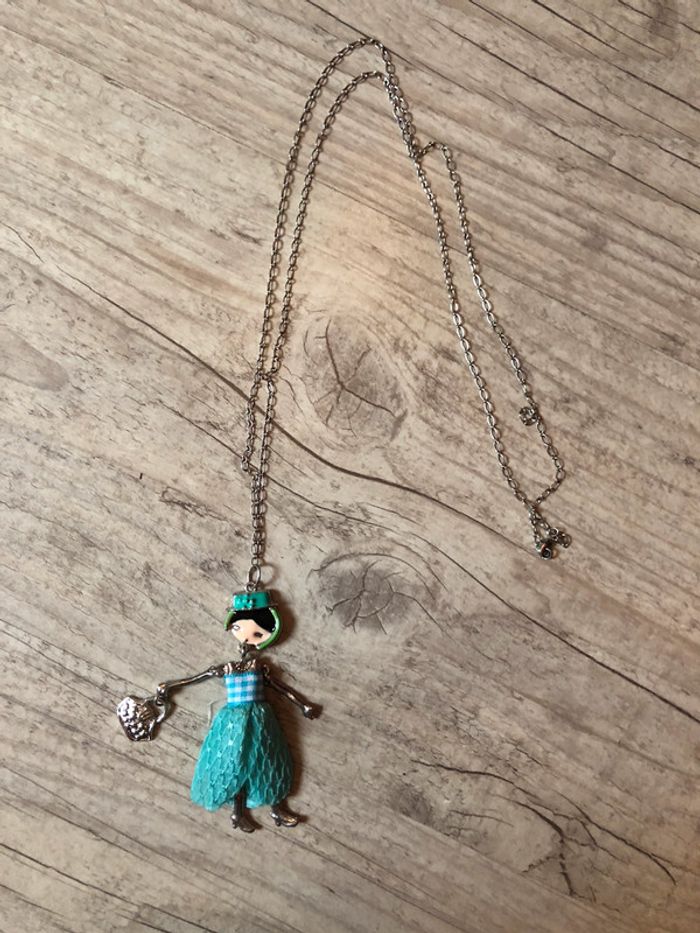 Collier poupée