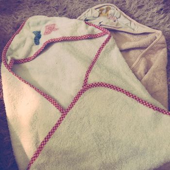 Lot 2 capes de bain très peu utilisées