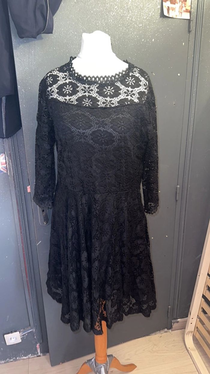 Superbe robe noire dentelle, Manoukian, taille 40