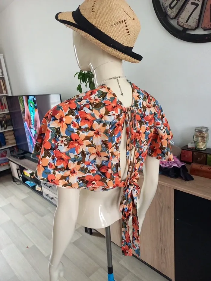 Haut top fleuri T38 - photo numéro 4