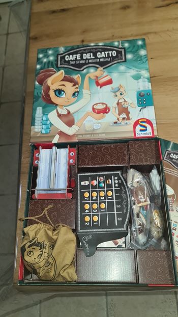 Proche du neuf jeu de société Café Del Gatto des éditions Schmidt, 
