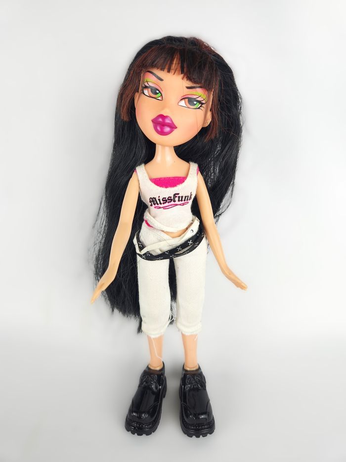 Poupée Bratz Vintage - Miss Funk - Cheveux Noirs Longs - Pantalon Blanc