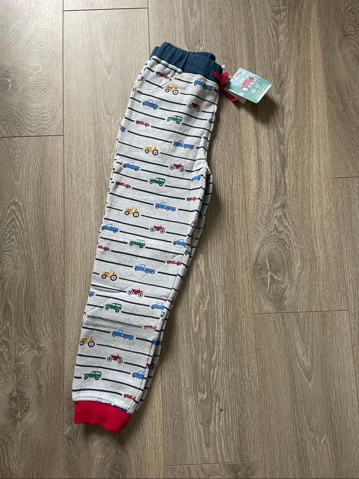 Pantalon Printed Snug Joggers  de la marque Frugi taille 8/9 ans Neuf Neuf étiqueté - photo numéro 2