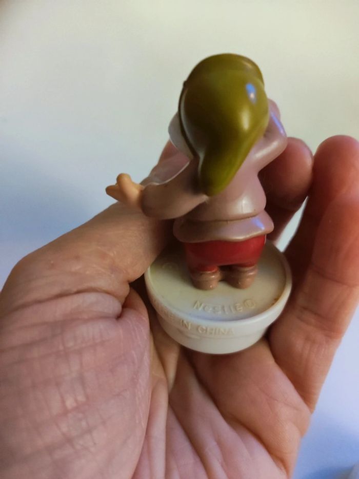 Lot 2 figurines nains atchoum dormeur Disney - photo numéro 10