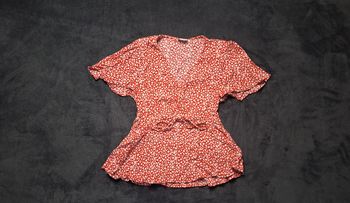 Haut à fleurs rouge et blanc 