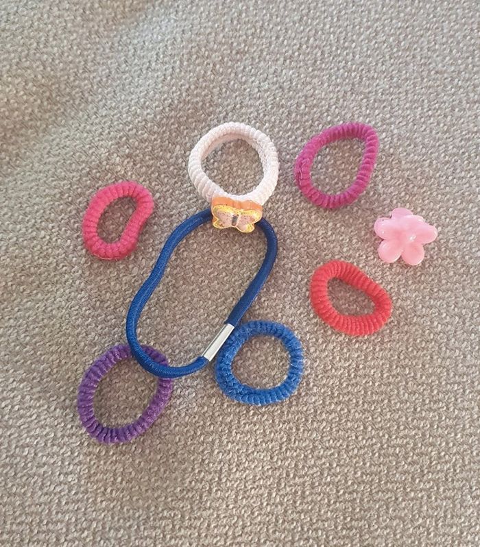 Lot élastiques pour cheveux, chouchous, barrettes papillon multicolores