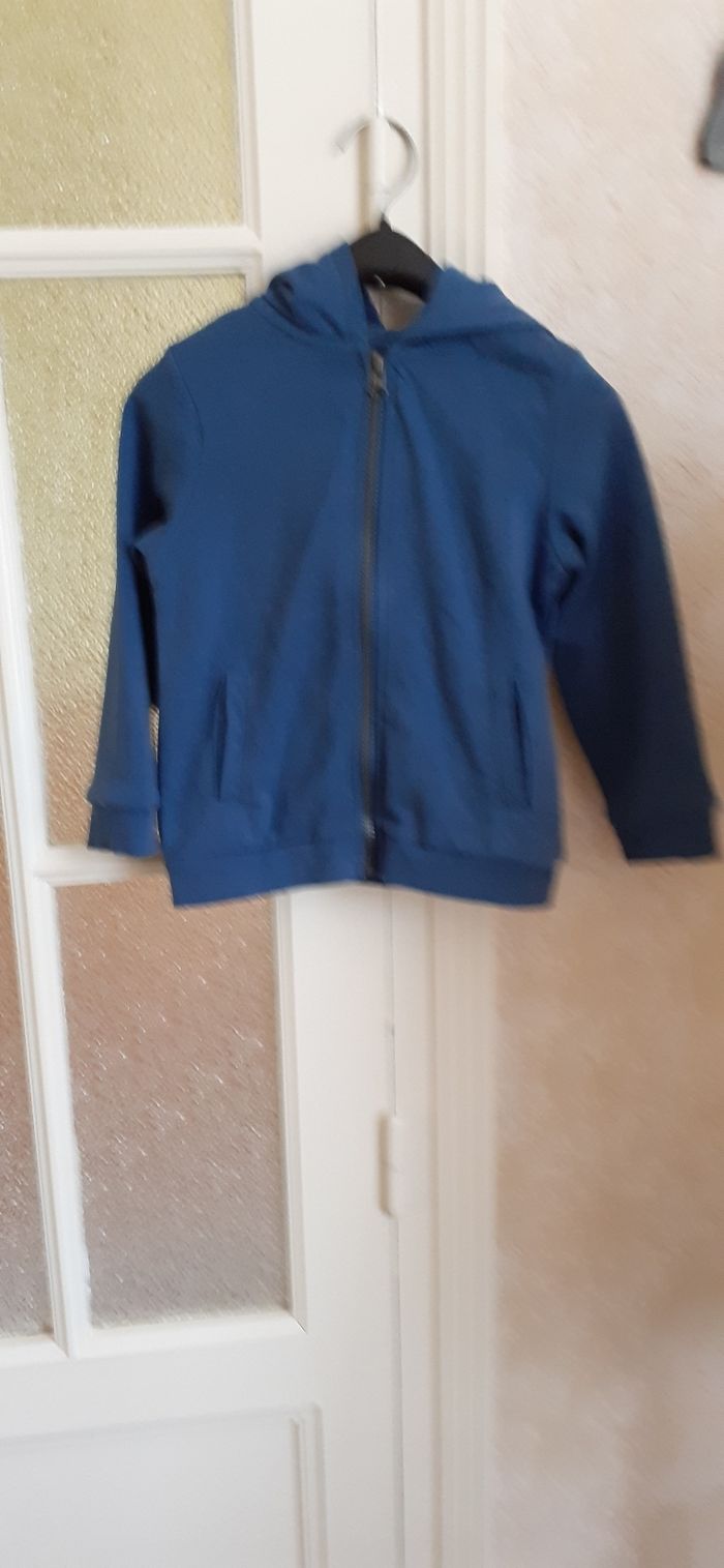 Veste zippée à capuche garçon 4 ans