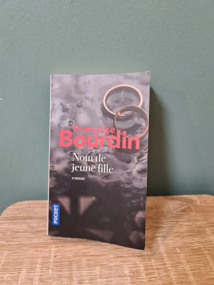 Nom de jeune fille (format poche)