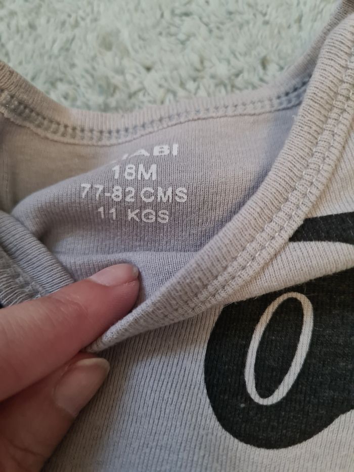 Lot de 3 bodies - 18mois - photo numéro 4
