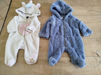 2 combinaisons taille 1 mois
