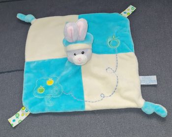 Doudou Lapin carré plat bleu et écru- Pommier - Gipsy
