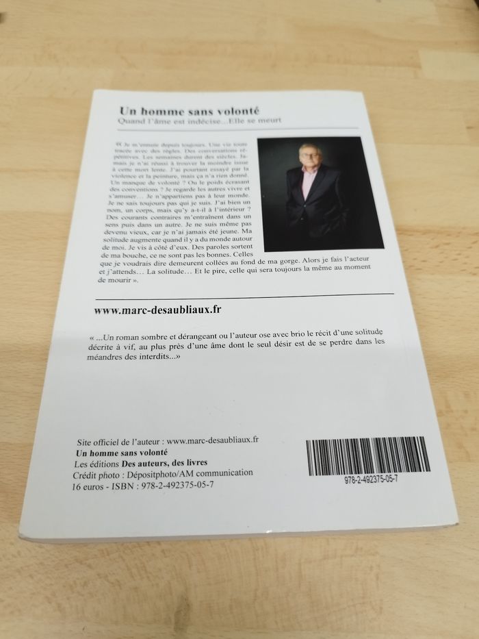 Un homme sans volonté
Quand l'âme est indécise... Elle se meurt
Marc Desaubliaux - photo numéro 2