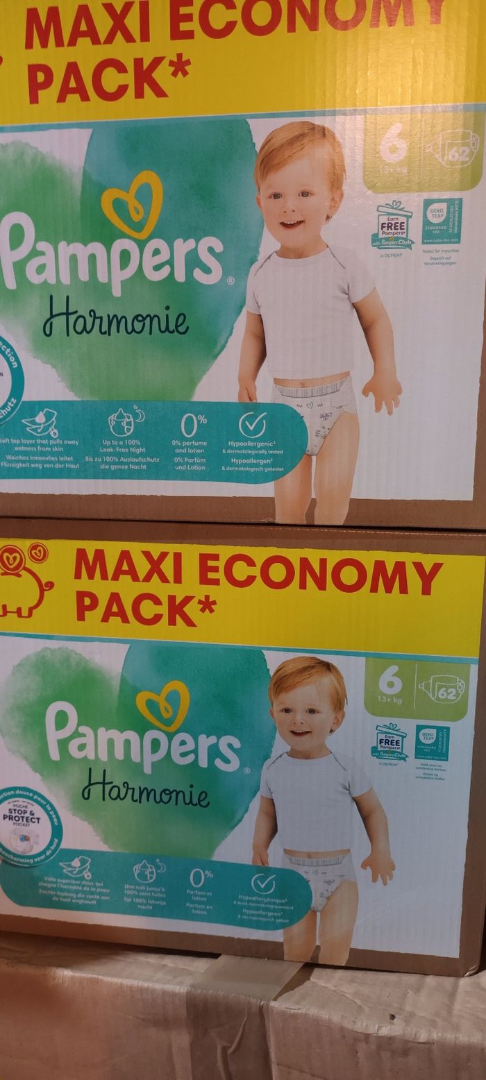 Lots deux cartons couches pampers T6 - photo numéro 2