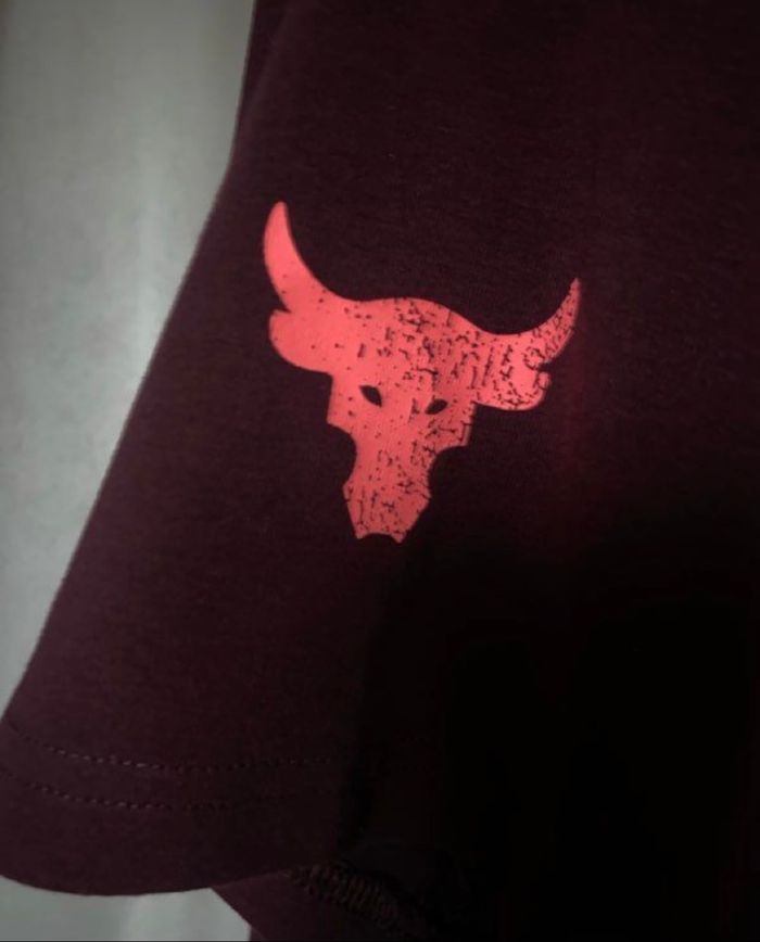 Superbe t-shirt de sport bordeaux corail M under armour - photo numéro 3