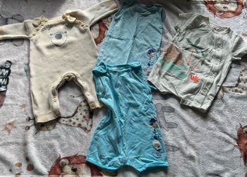 Lot de 4 combinaisons taille 1 mois 