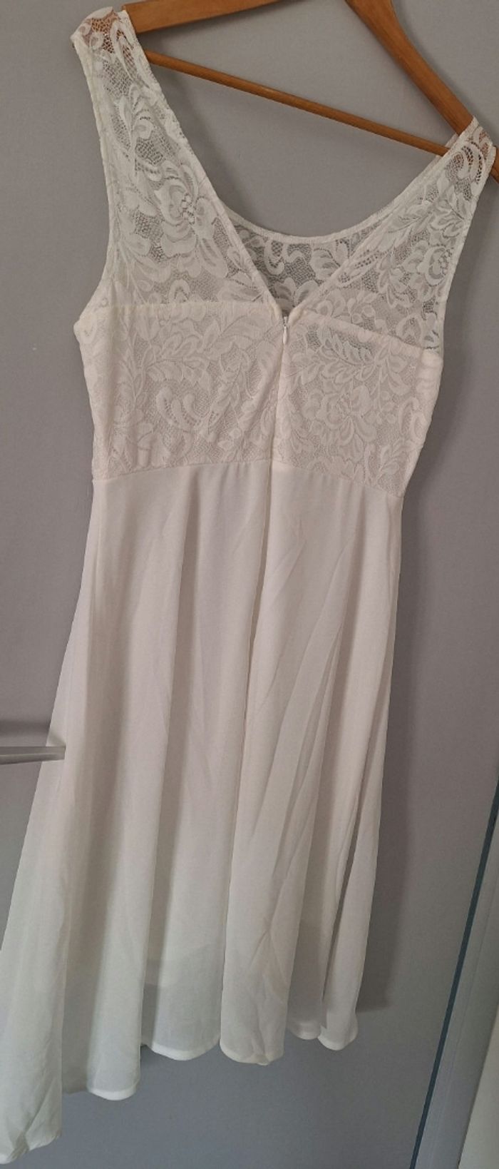 Robe blanche d'été - photo numéro 2