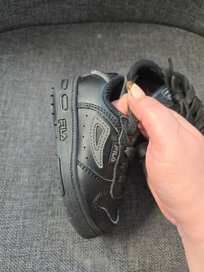 Basket fila pointure 20 noir - photo numéro 3