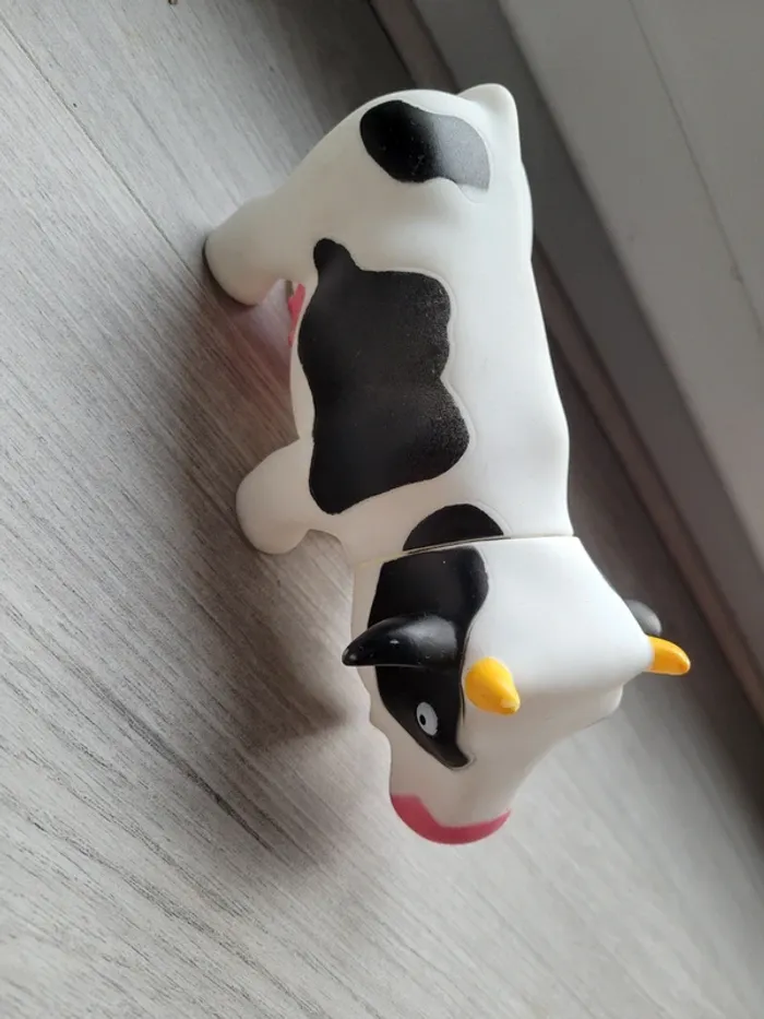 Jouet en forme de vache - photo numéro 2