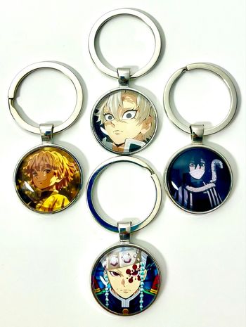 Lot de 4 portes clés métal « démon slayer » neuf 