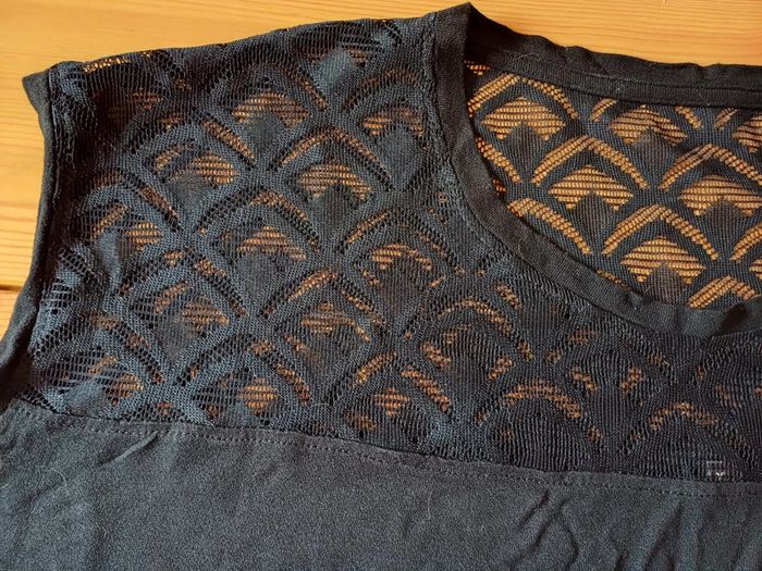 Tee-shirt dentelle - photo numéro 3