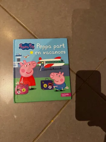 Livre / Album - Peppa Pig - Peppa part en vacances - Hachette Jeunesse - Bon état