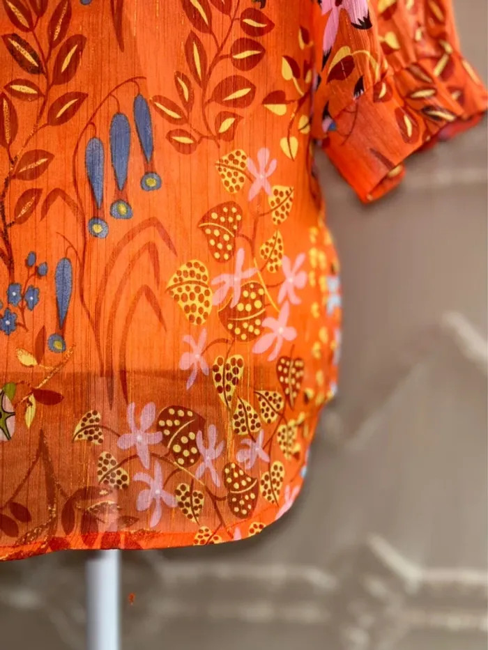 Blouse orange transparente motifs floraux dorés – Sarah John Paris – 36 St tropez Ibiza - photo numéro 9