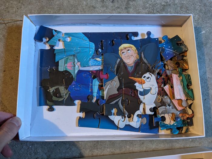 Lot de 2 puzzles 50 pieces Cars et Reine des neiges - photo numéro 3
