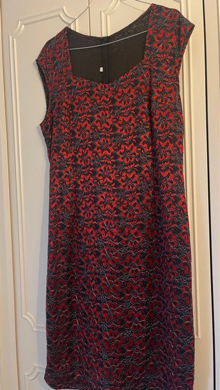 Très jolie robe rouge et noir - photo numéro 2