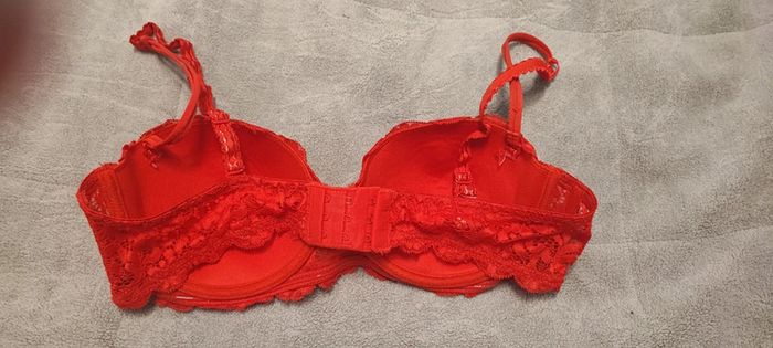 Soutien gorge rouge taille 95B - photo numéro 2