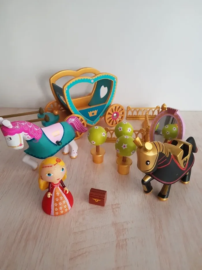 Figurine, palais, chevaux et calèche Djeco en bois - photo numéro 2