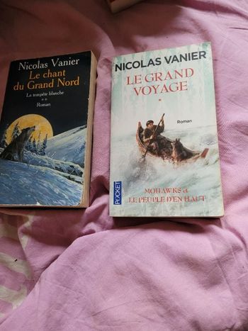 Livres Nicolas Vanier (2 photos)