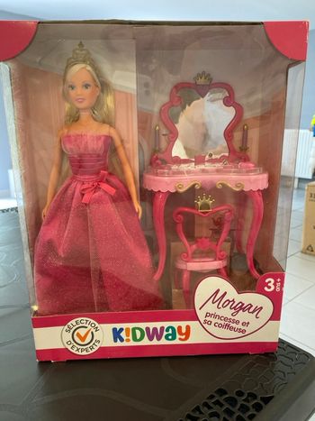 Barbie Morgan princesse et sa coiffeuse neuve