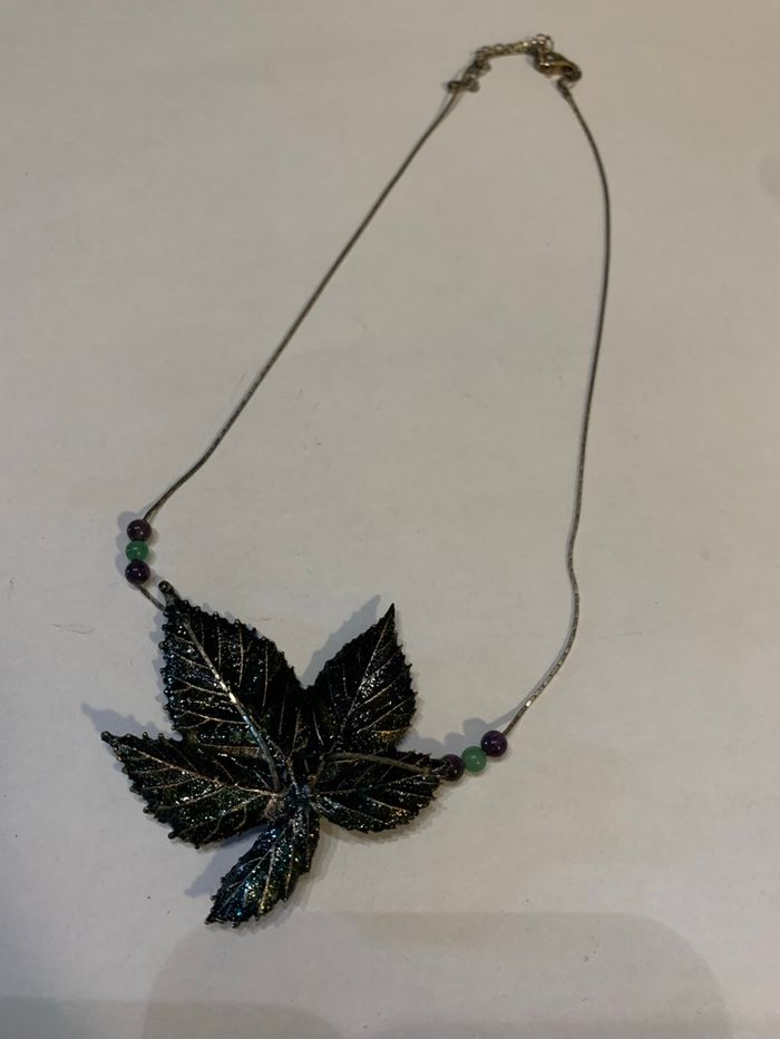 Collier feuille