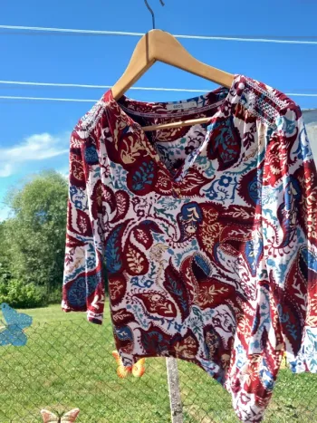 T shirt léger et riche en couleur marque cecil