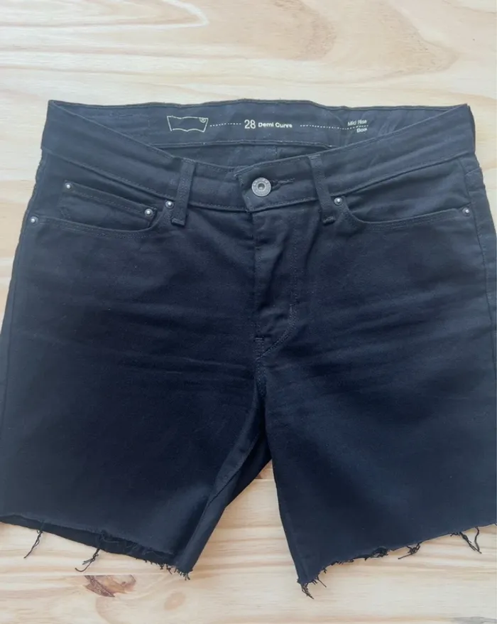Short en jean Lévis noir demi curve mid rise vintage USA taille 34 (XS) top état - photo numéro 3