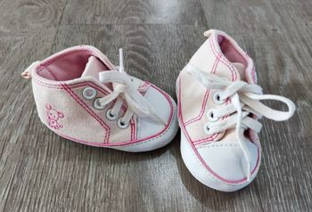 Chaussures / tennis en toile rose bébé 3 mois taille 18 - neuves