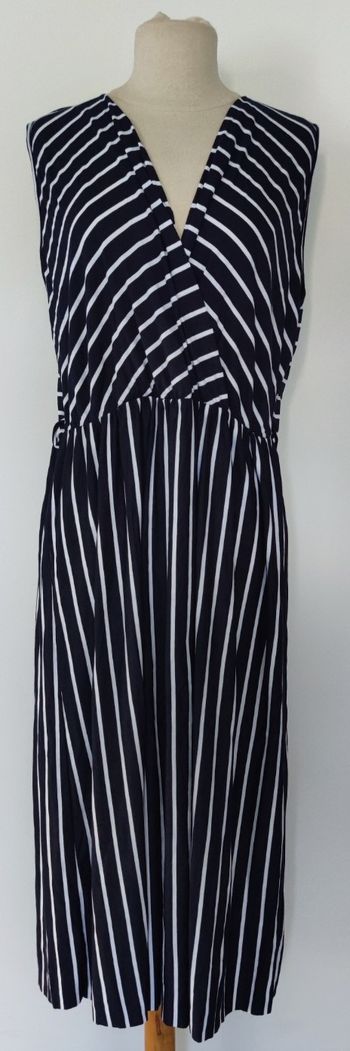 Robe sans manches avec col en V marque Actuelle taille 46/48 couleur bleu rayé blanc pour femme