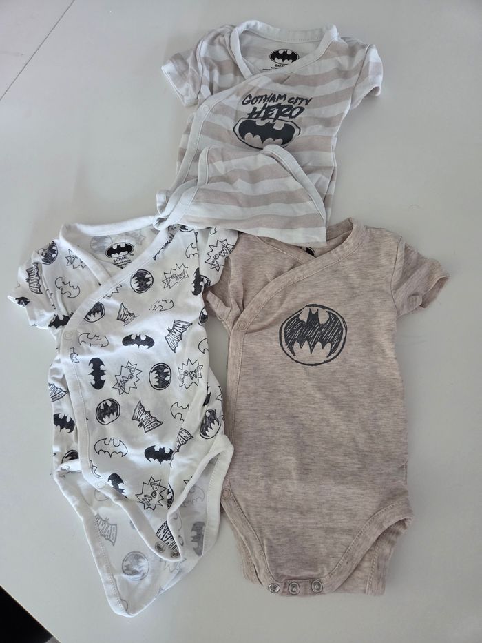 Lot 3 bodies manches courtes 3 mois