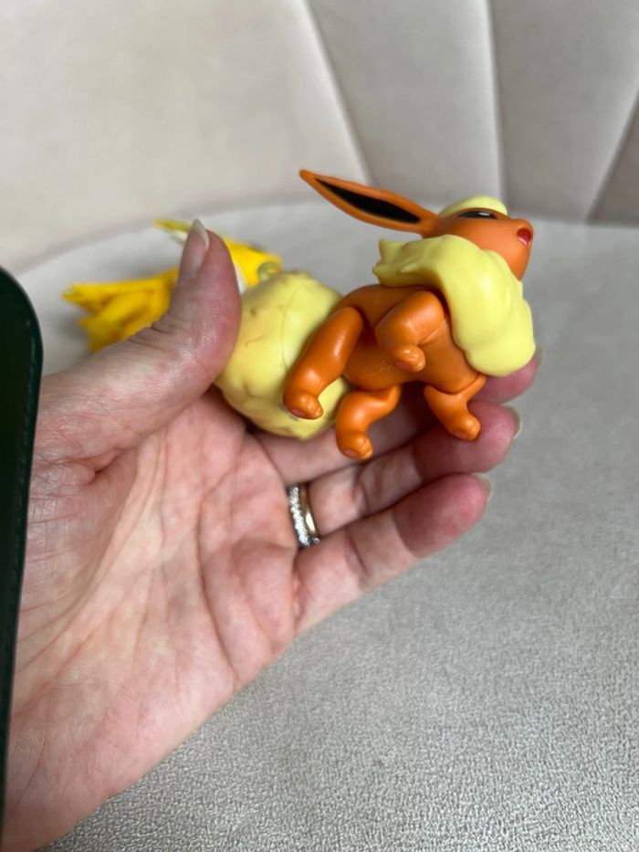 Lot de deux figurines 8 cm Voltali et Pyroli - Pokémon - photo numéro 11