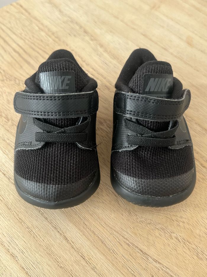 Baskets Nike bébé taille 17 - photo numéro 5