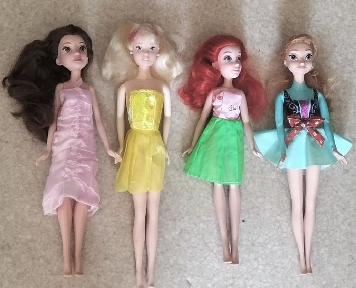 4 poupées mannequins