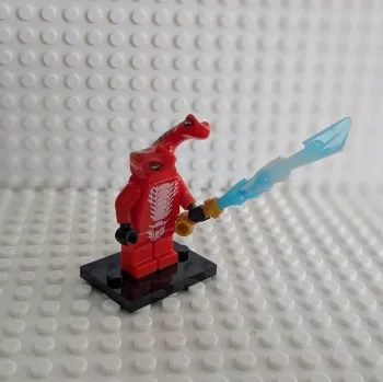 Figurine Ninjago : Guerrier serpent Fangpyre avec lame de glace, style lego