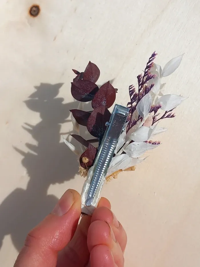 Barrettes en fleurs sechees à offrir - photo numéro 4