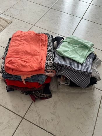 Lot de 24 vêtements S