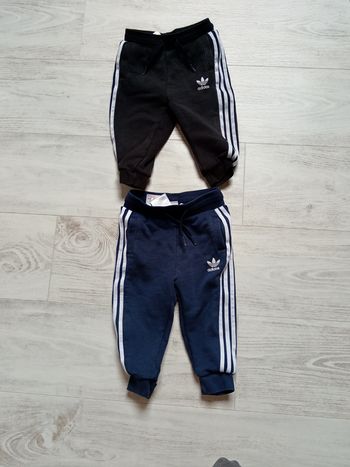 2 pantalons Adidas