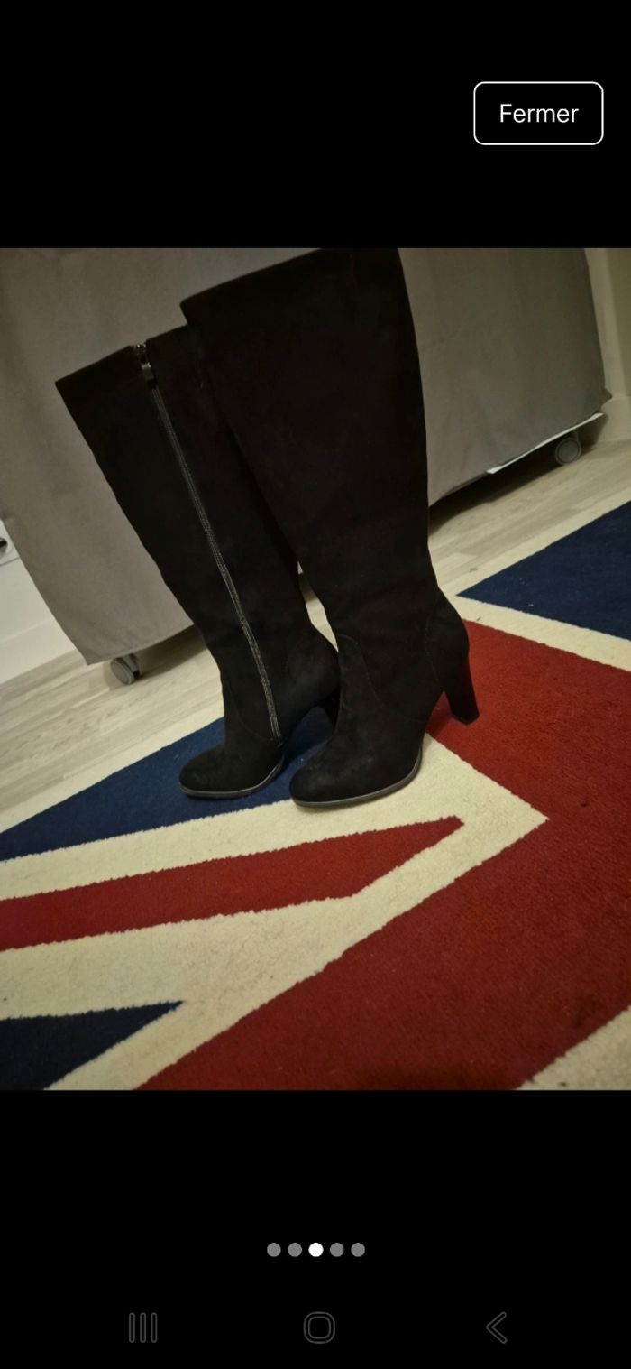 Bottes noires - photo numéro 3
