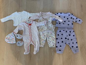 Lot bébé fille 1 mois