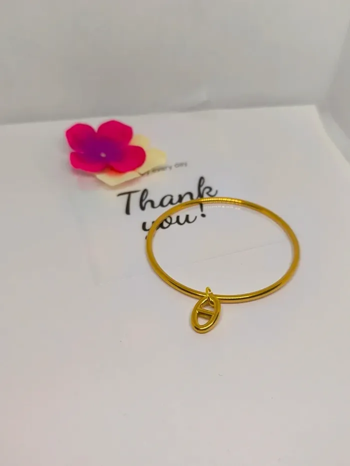 Bracelet jonc doré avec breloque maille marine
