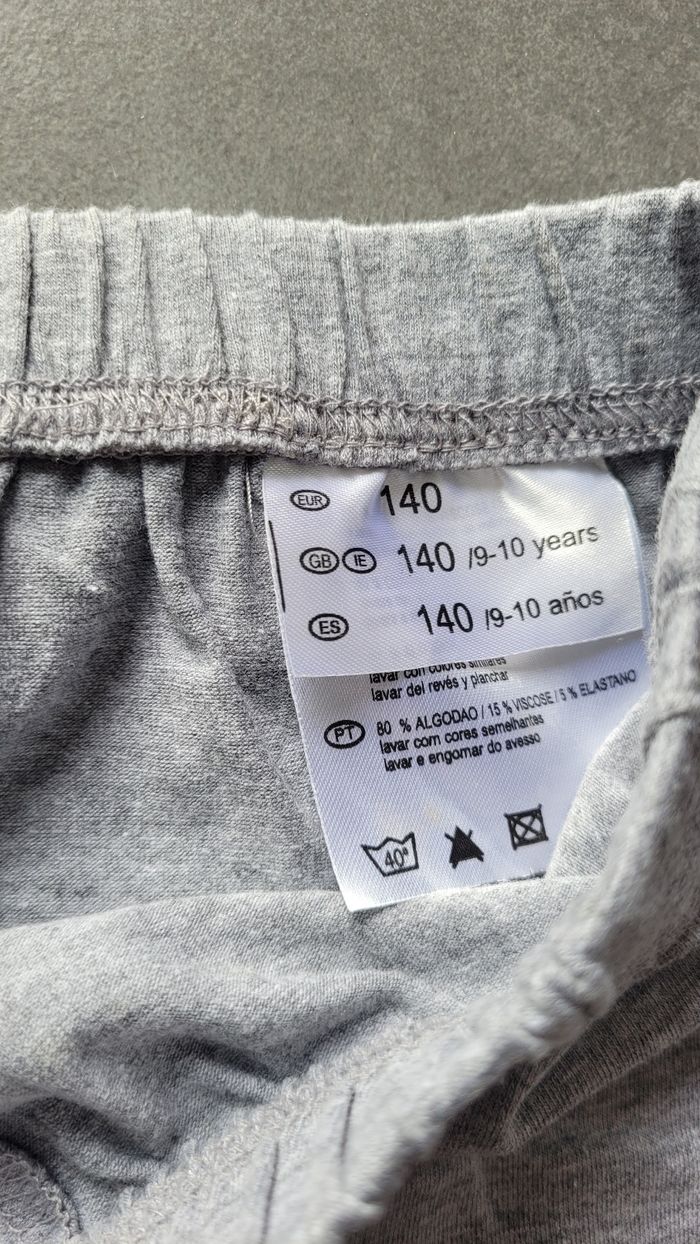 Short fille pulcino 9/10 ans - photo numéro 3